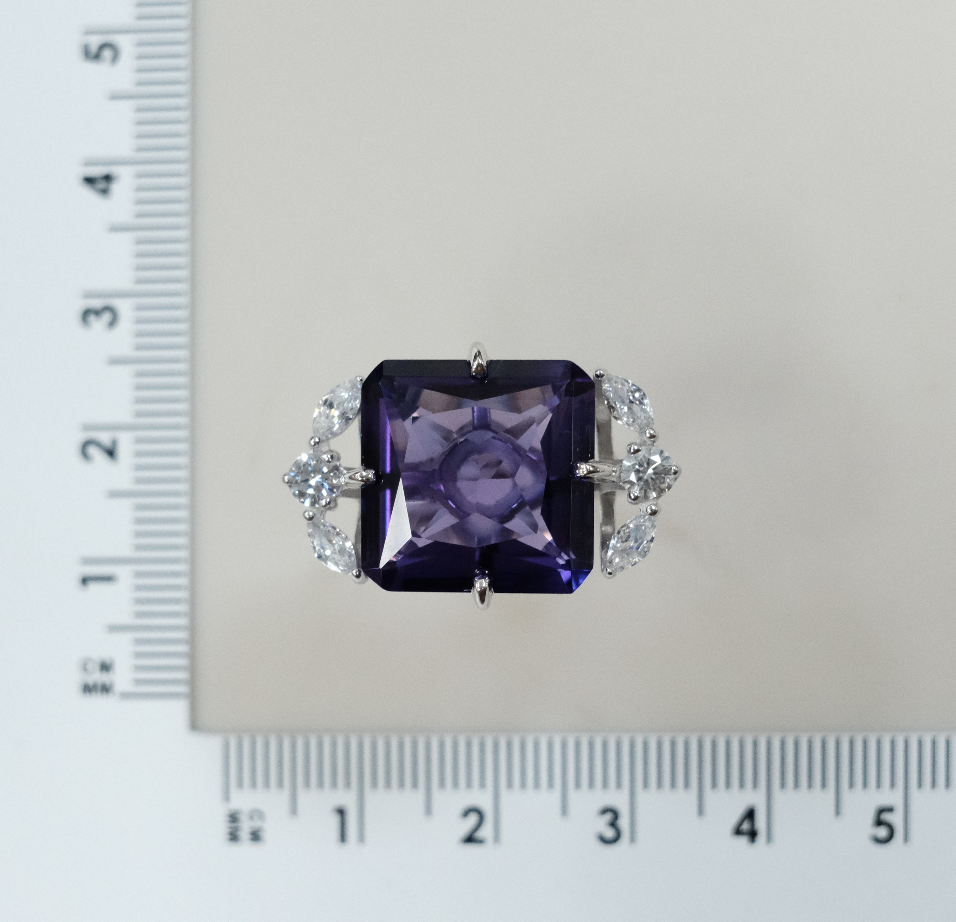 Серебряное кольцо с аметистом